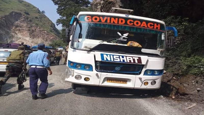 10 Amarnath Pilgrims Injured After Jumping Out from Moving Bus in J&K’s Ramban