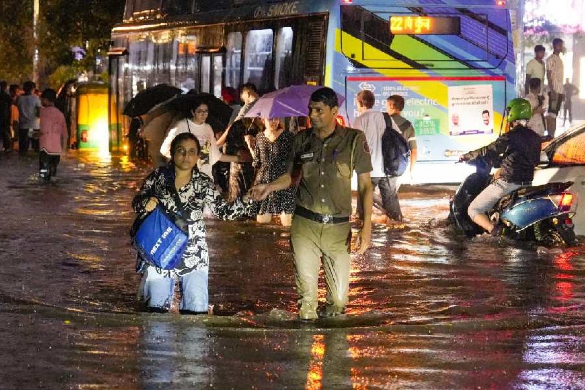 Delhi: Over 100mm Rain Recorded Overnight, Yellow Alert Issued”