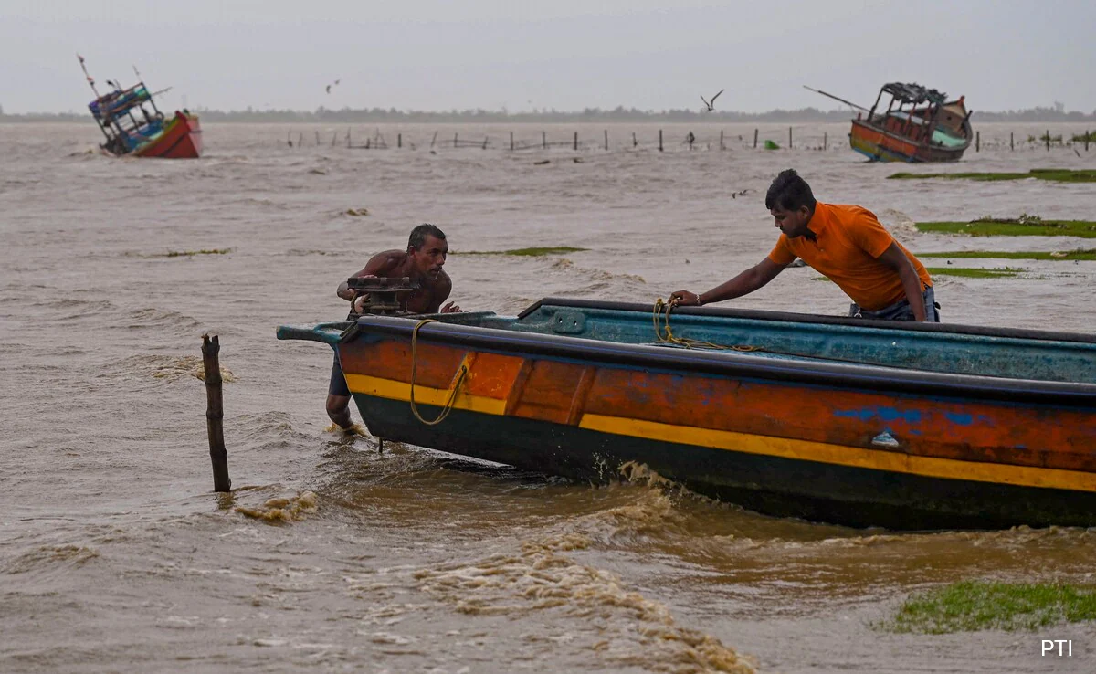 Cyclone Dana Makes Landfall; Odisha and Kolkata Airports Reopen