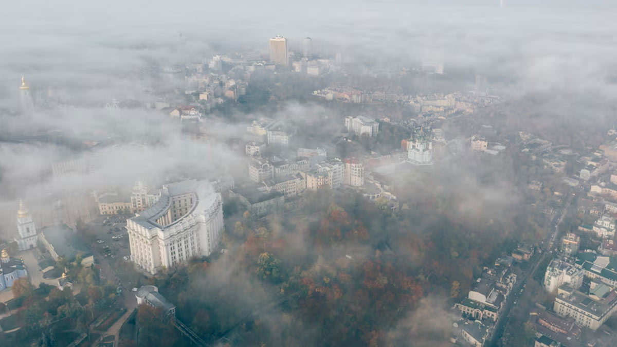 “Delhi Air Quality ‘Severe’: Smog Reduces Visibility”